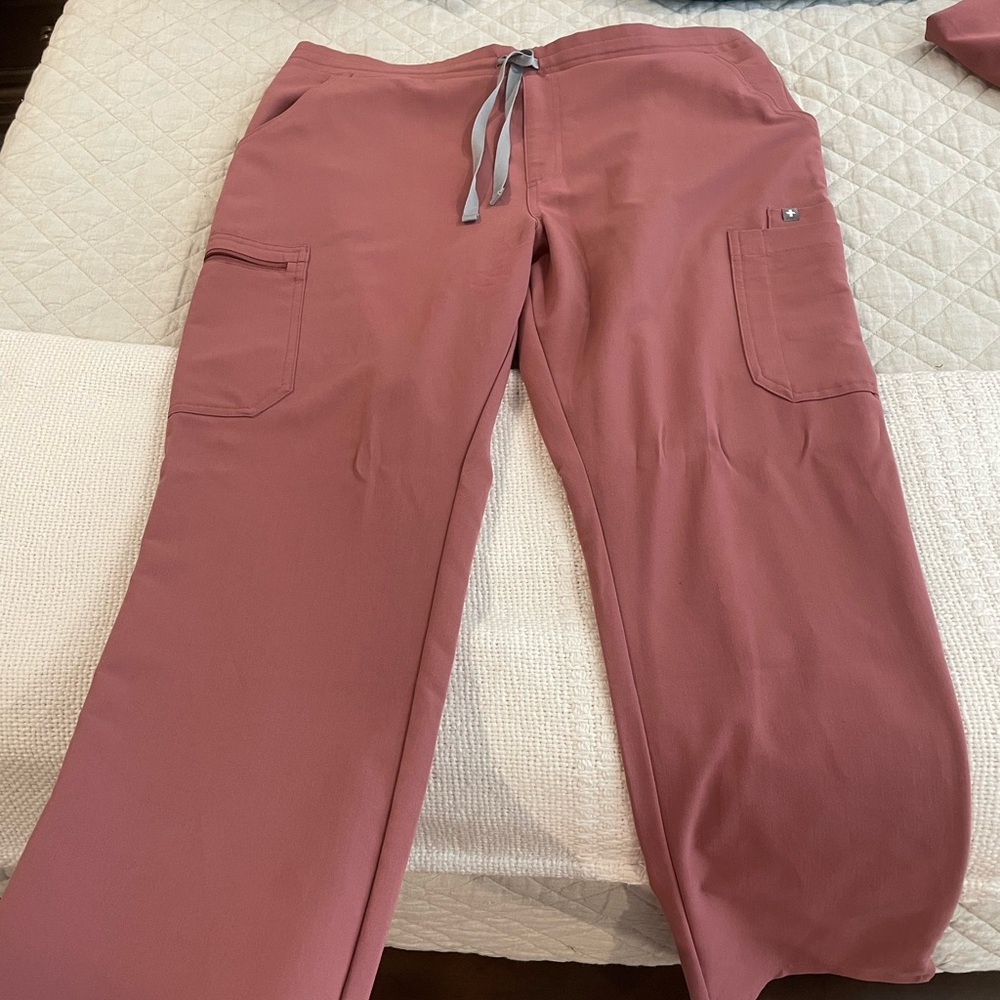 Figs Mauve Kade Cargo Scrub Pants